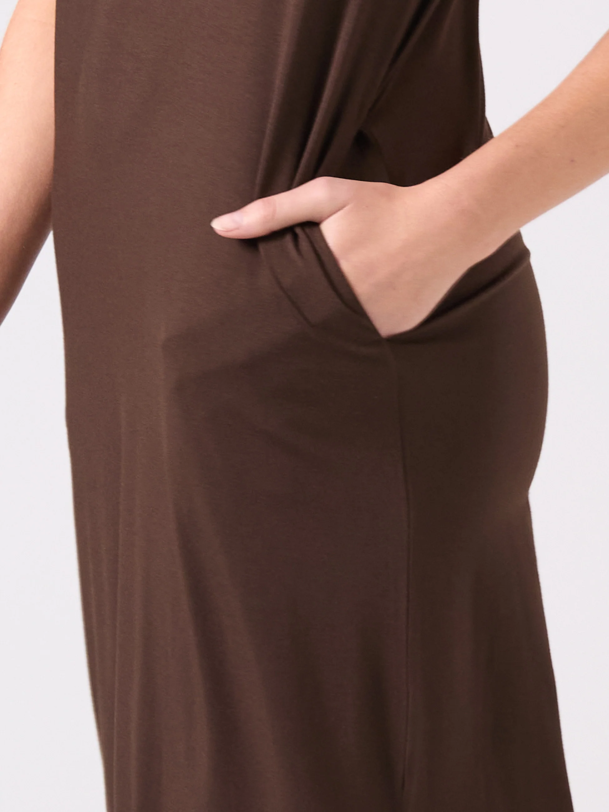Everly V Neck Maxi Dress - Coffee Bean - Image 3